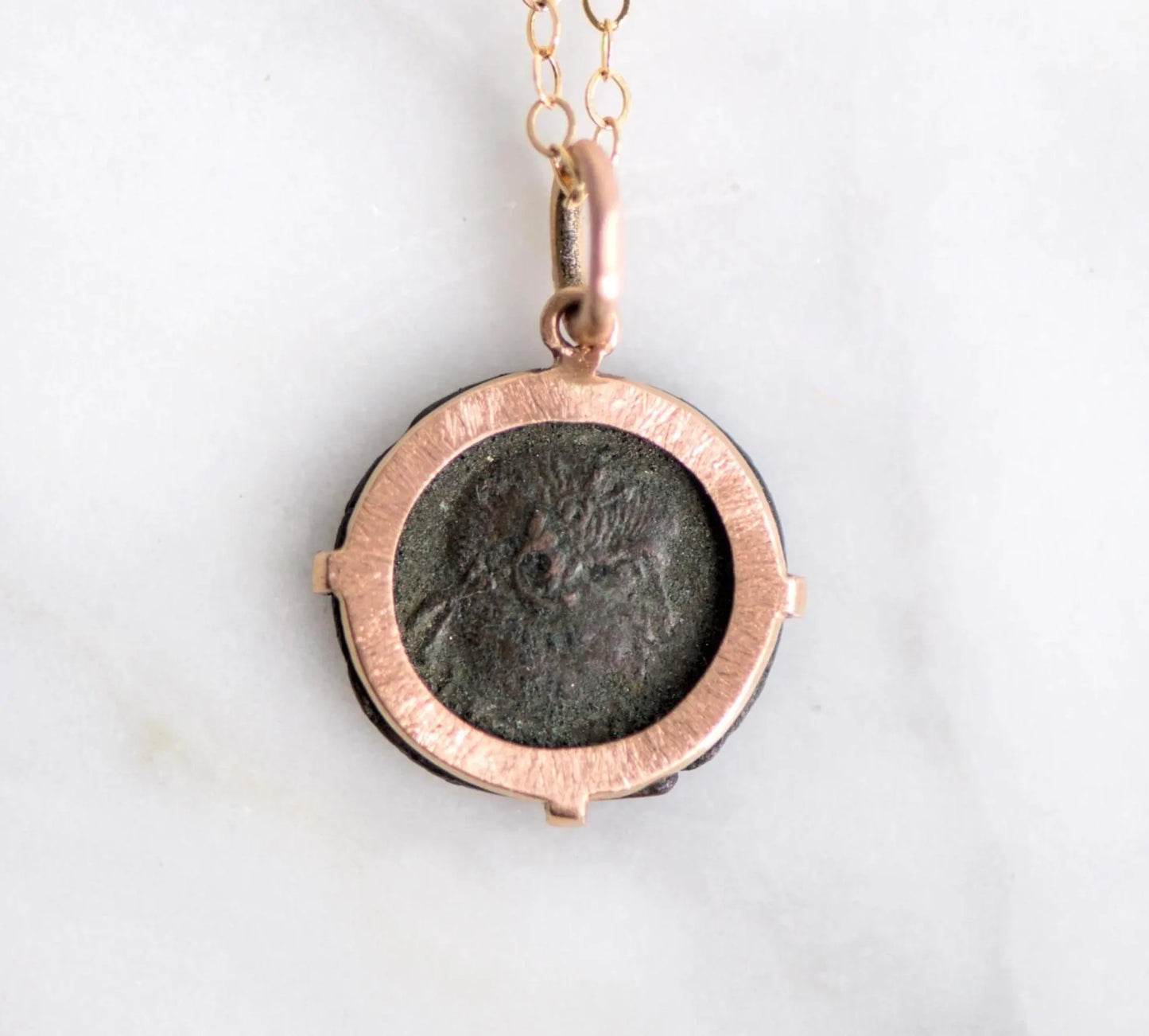 Pendentif pièce de monnaie romaine en bronze montée sur or 18K