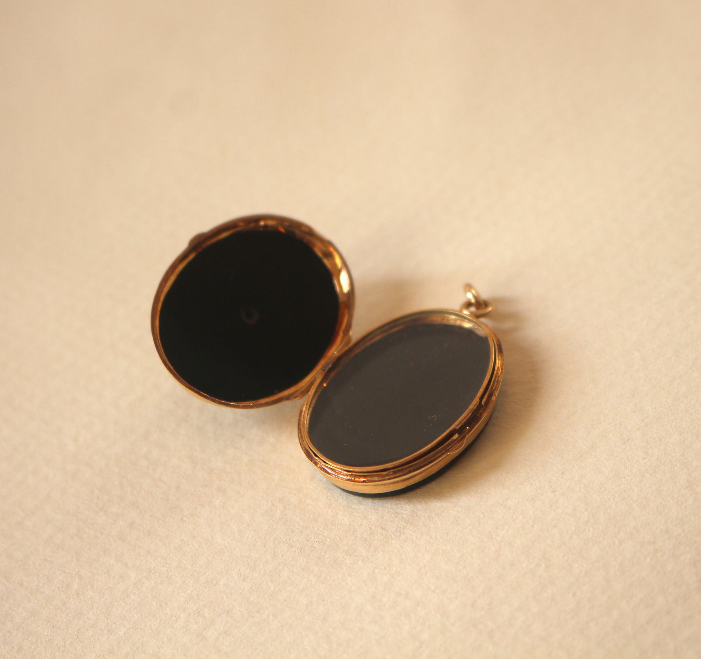 Pendentif ancien porte-photo blason en or 18K et onyx