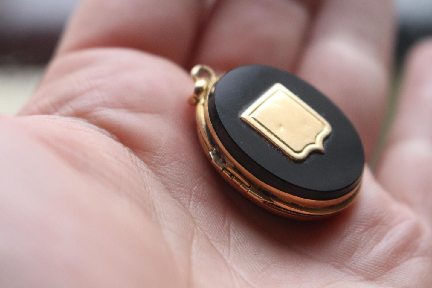 Pendentif ancien porte-photo blason en or 18K et onyx