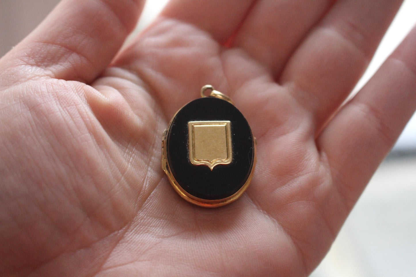 Pendentif ancien porte-photo blason en or 18K et onyx