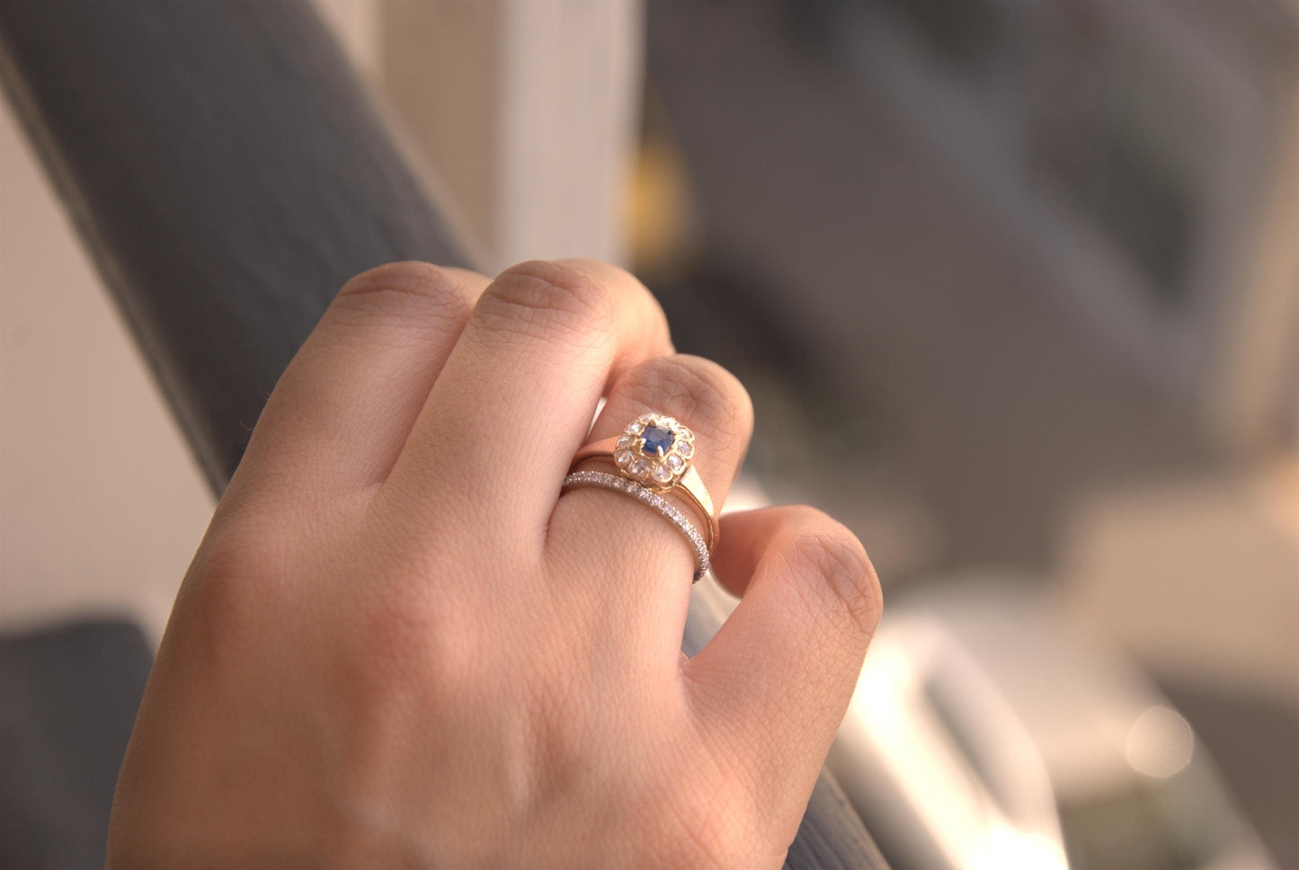 Bague de fiançailles marguerite Belle époque, or 18k saphir bleu et entourage diamants