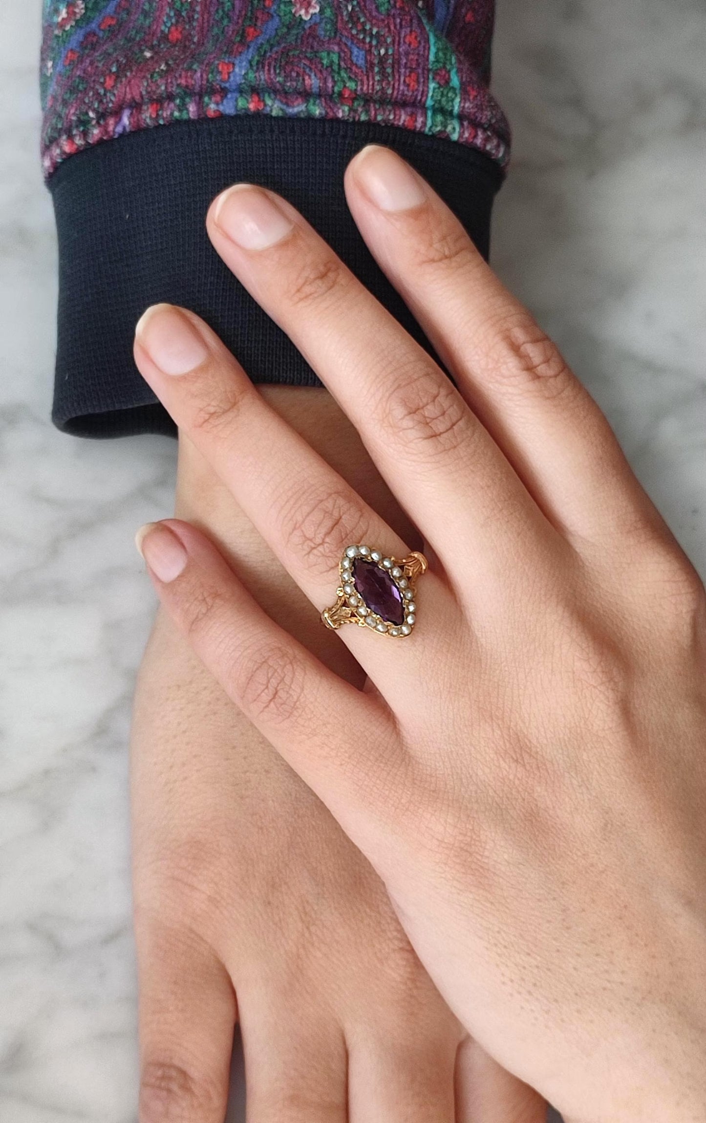 Bague victorienne en or jaune 18k et améthyste, entourage perles - 19e siècle - bague de sentiment ancienne