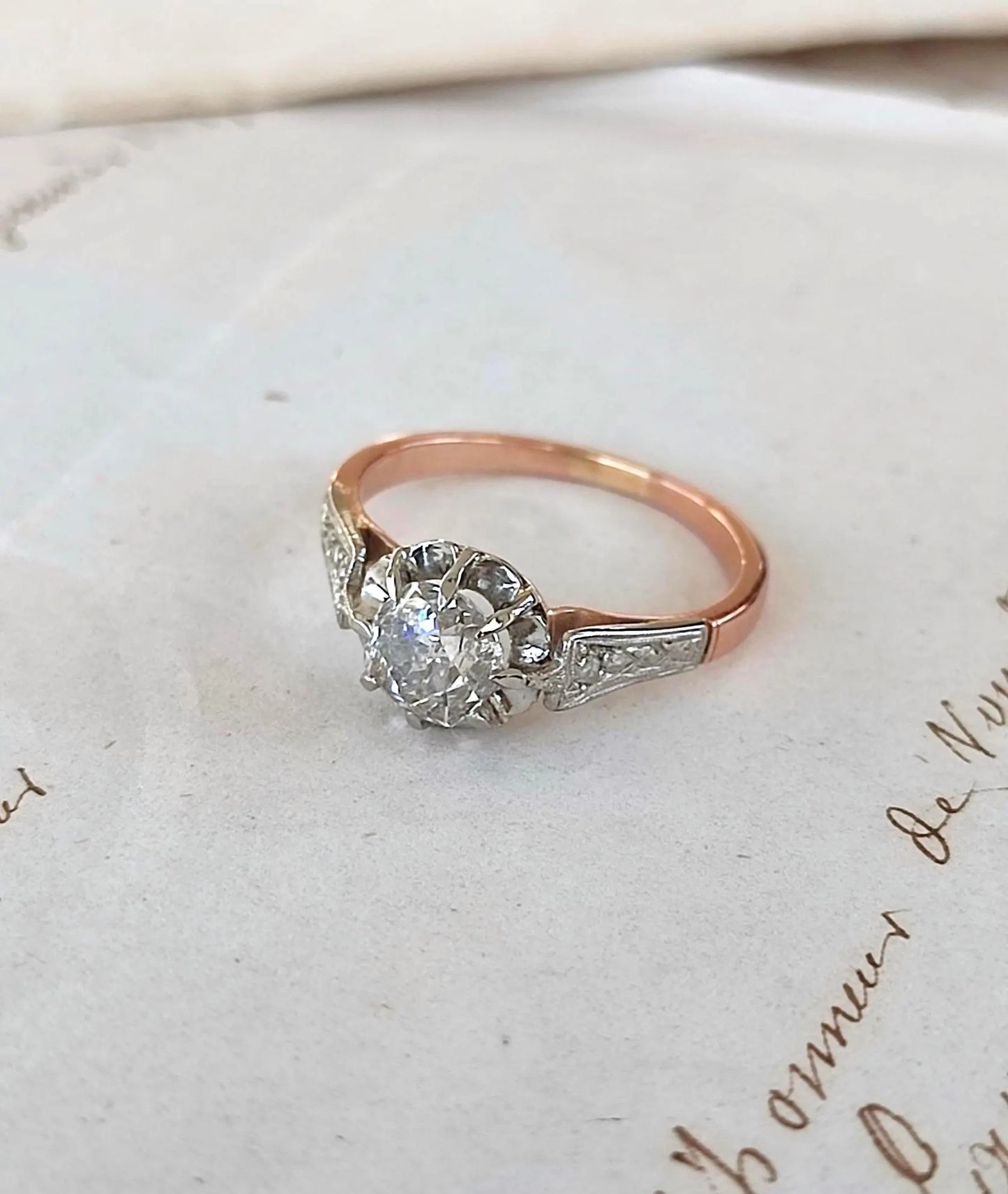 Bague ancienne diamant 0,70 ct en or rose et blanc 18k – solitaire illusion Art Déco