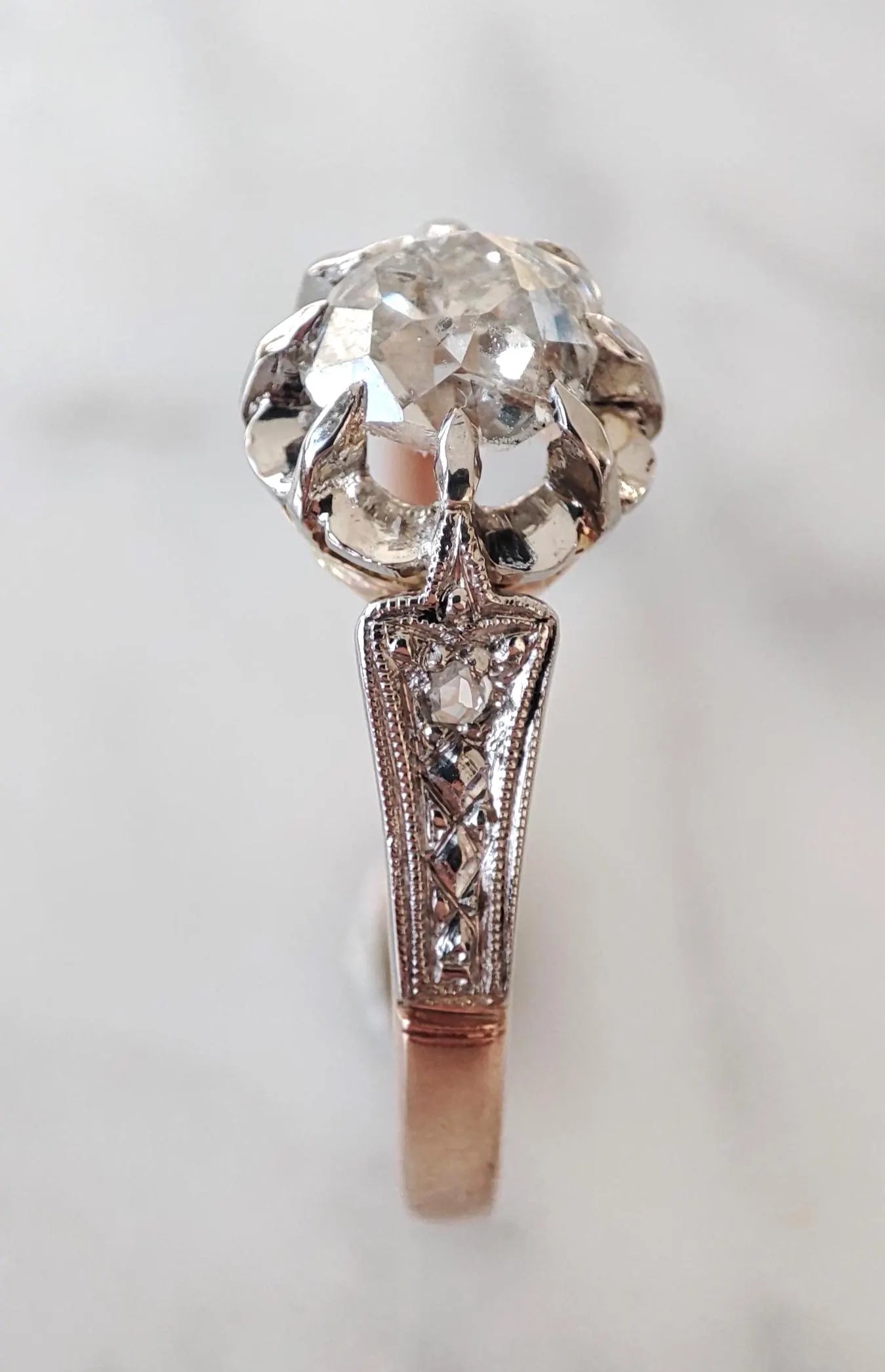 Bague ancienne diamant 0,70 ct en or rose et blanc 18k – solitaire illusion Art Déco