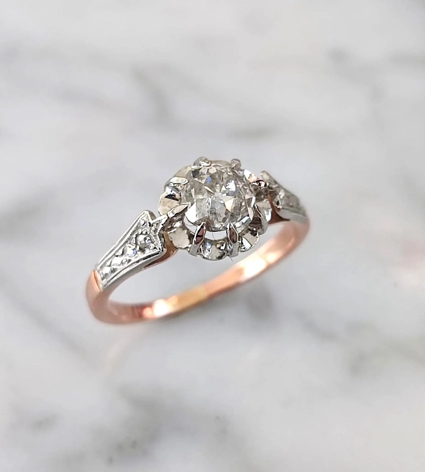 Bague ancienne diamant 0,70 ct en or rose et blanc 18k – solitaire illusion Art Déco