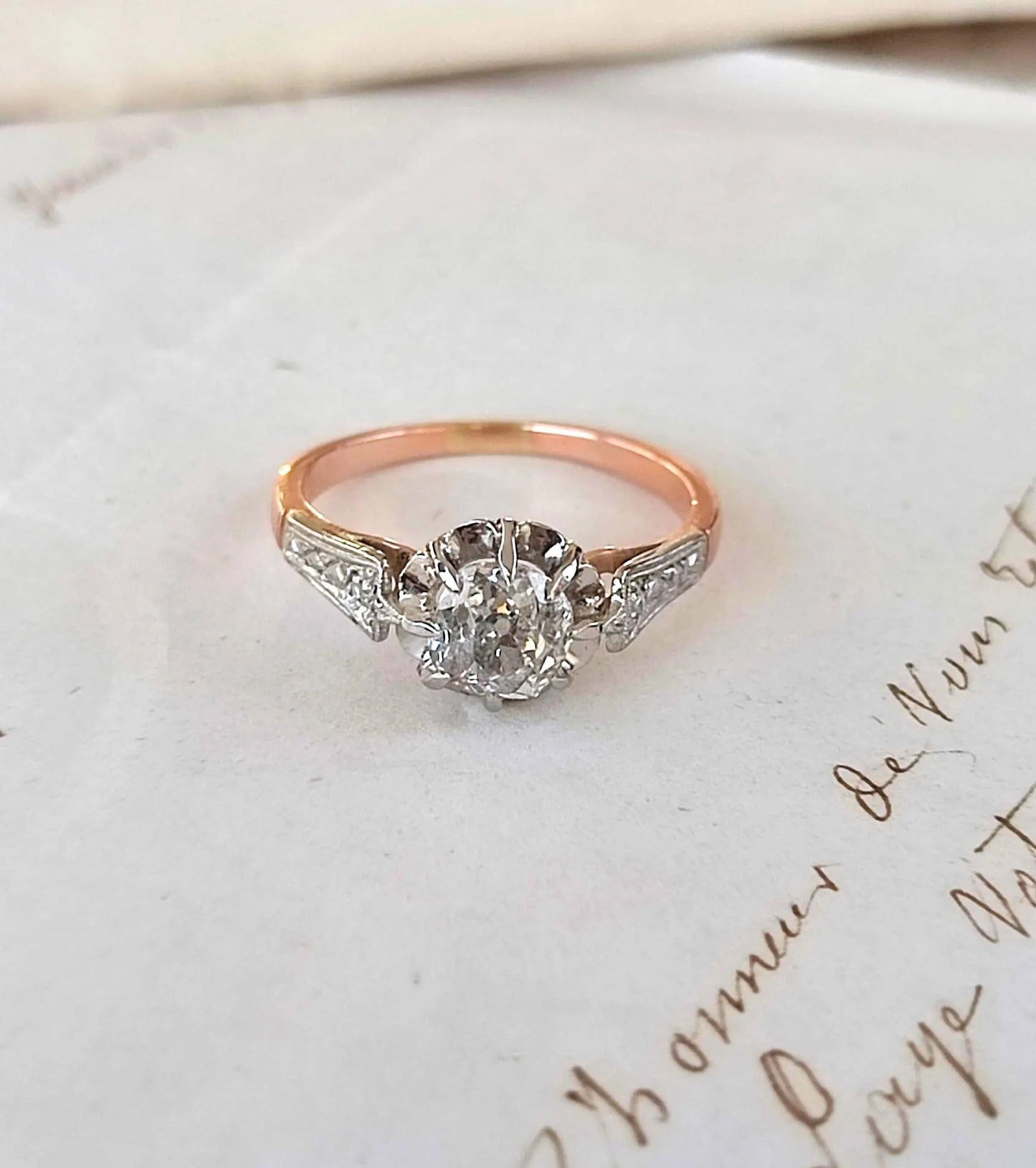 Bague ancienne diamant 0,70 ct en or rose et blanc 18k – solitaire illusion Art Déco