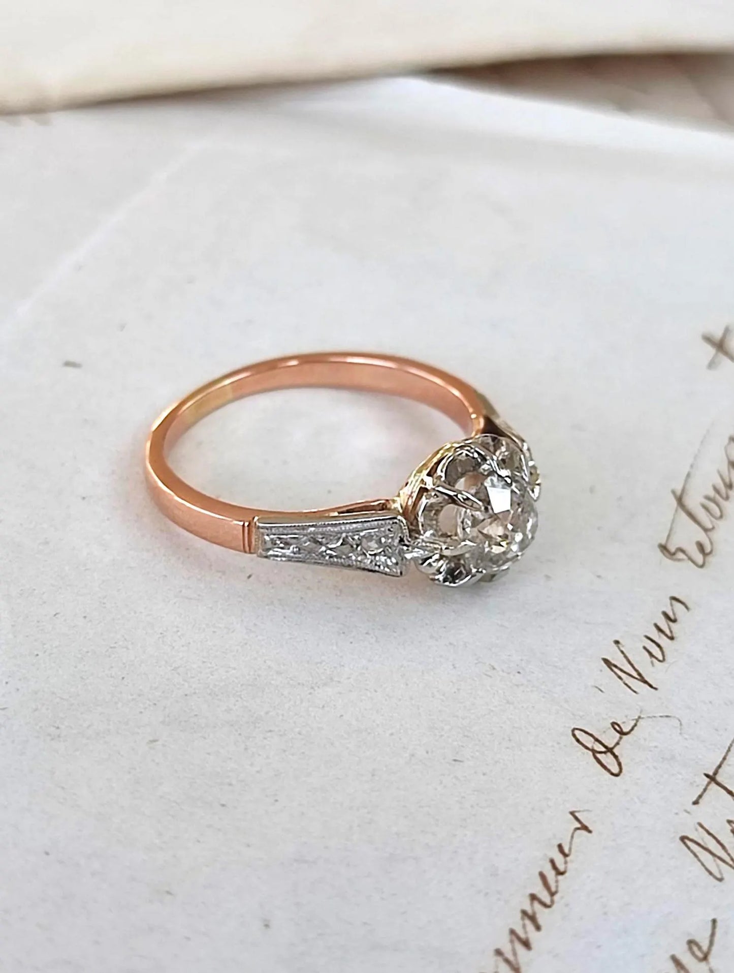 Bague ancienne diamant 0,70 ct en or rose et blanc 18k – solitaire illusion Art Déco