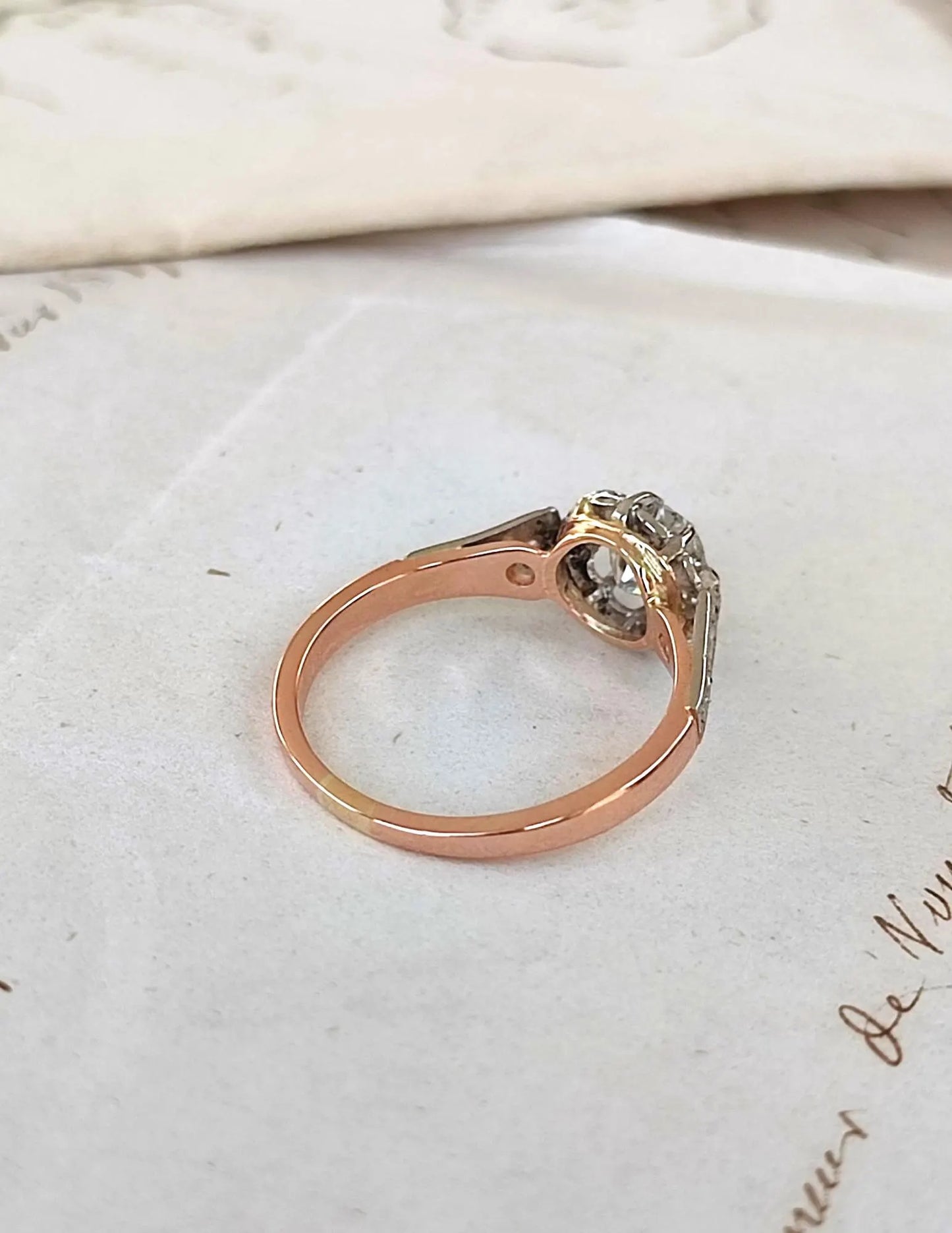 Bague ancienne diamant 0,70 ct en or rose et blanc 18k – solitaire illusion Art Déco