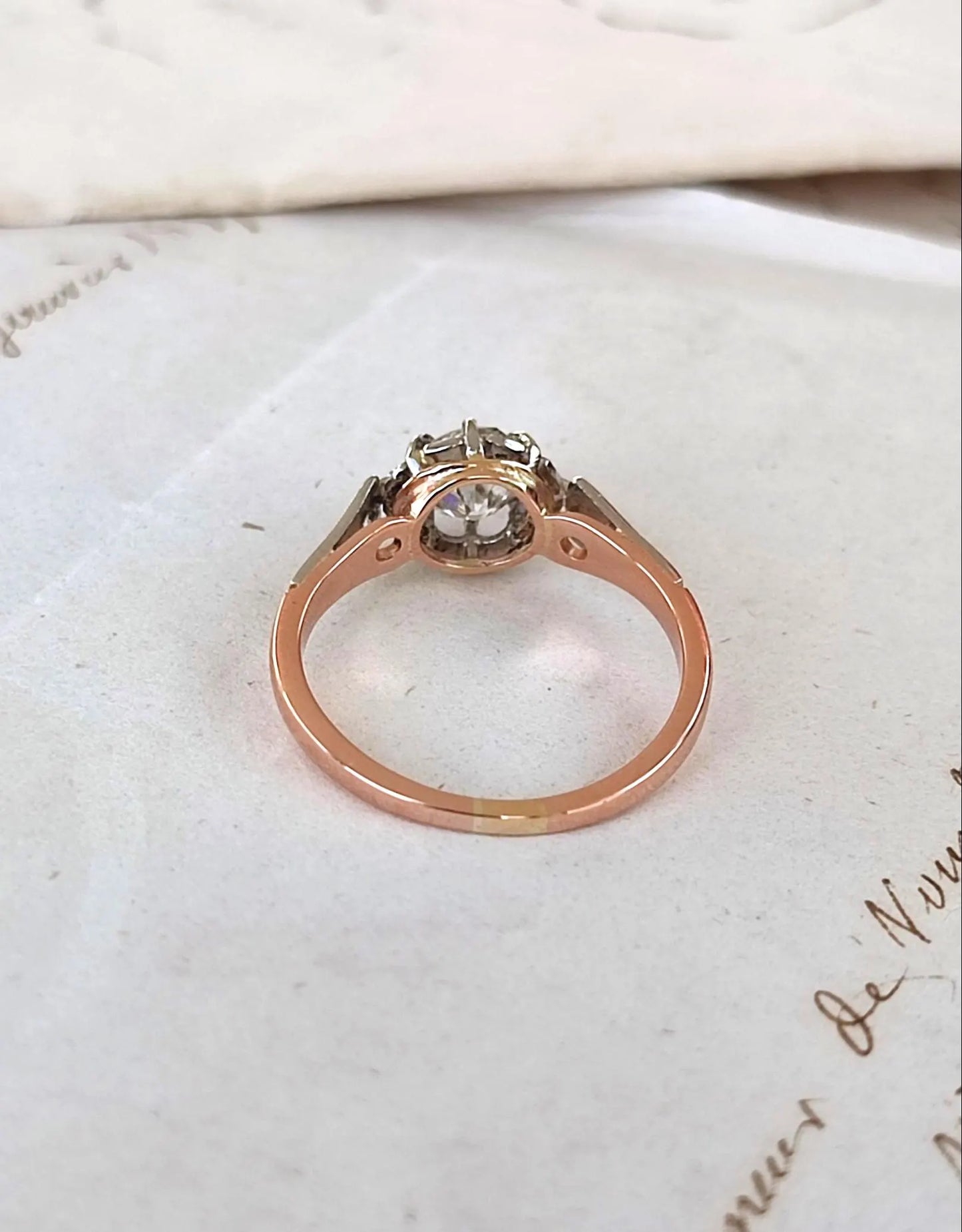 Bague ancienne diamant 0,70 ct en or rose et blanc 18k – solitaire illusion Art Déco