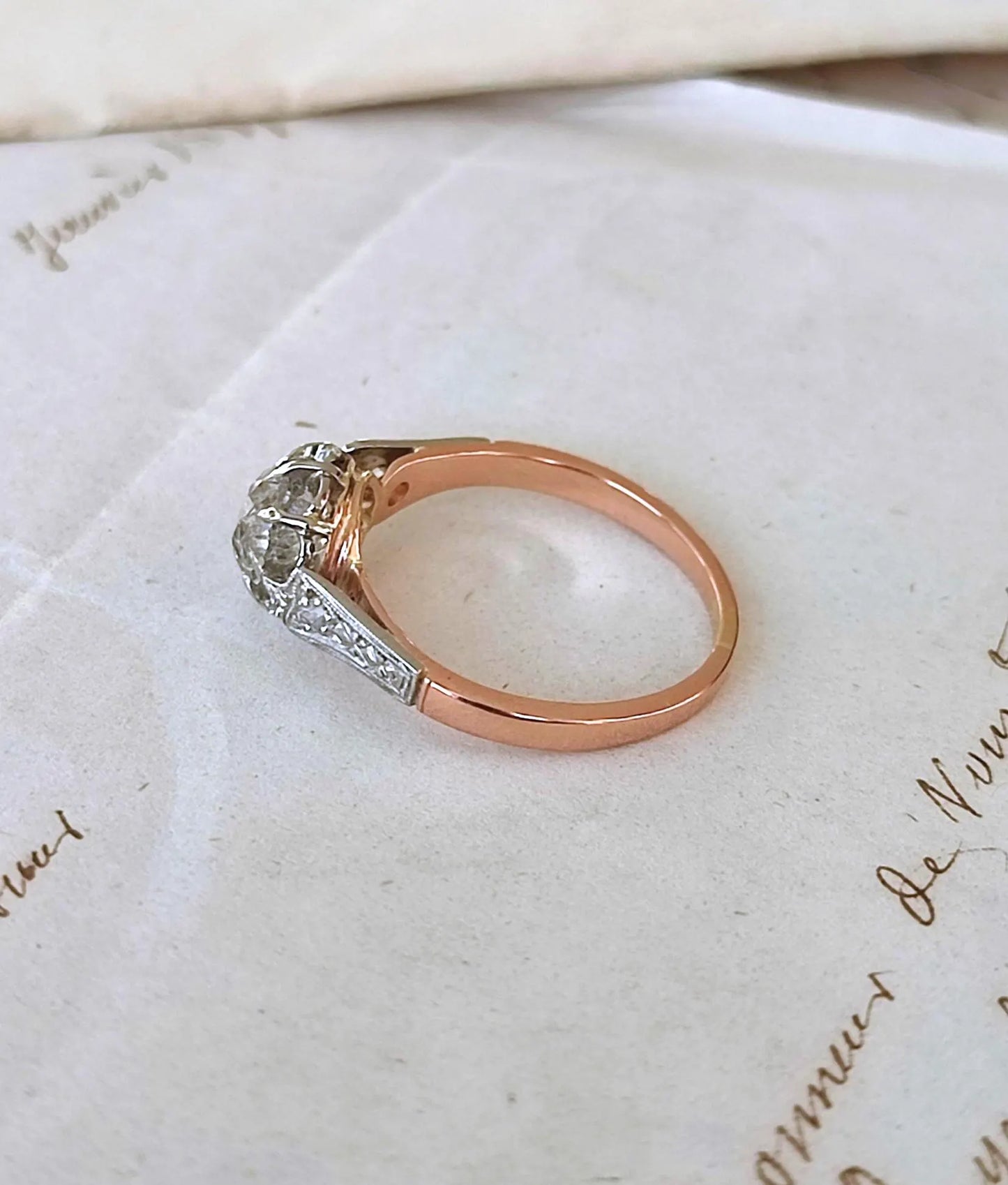 Bague ancienne diamant 0,70 ct en or rose et blanc 18k – solitaire illusion Art Déco