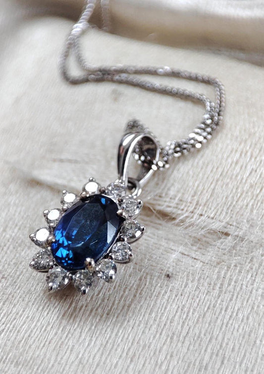 Collier vintage en or blanc 18K avec saphir de Ceylan 0,40 ct & diamants – Chaîne 42 cm