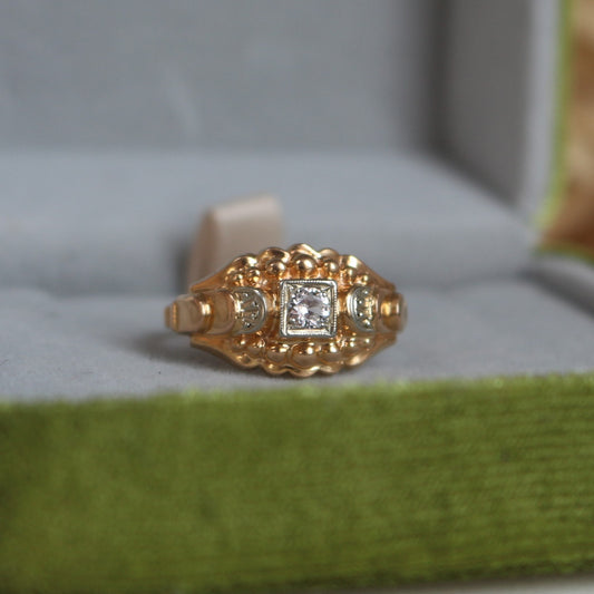 Bague Tank en or rose 18k orné d'un diamant GVS 0,10ct – Chevalière femme vintage style Art Déco années 40