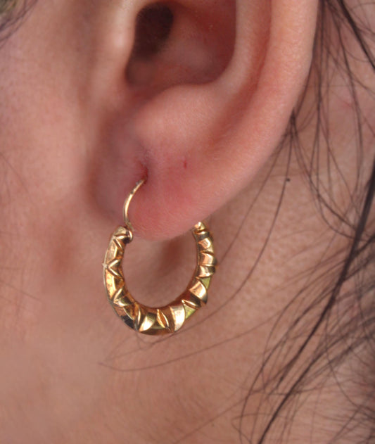 Créoles Vintage texturées en or 18K, Elégantes boucles d’oreilles anciennes