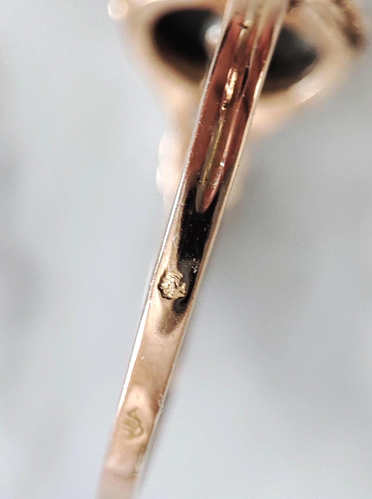 Bague ancienne en or jaune 18k, onyx et diamant - Art Déco
