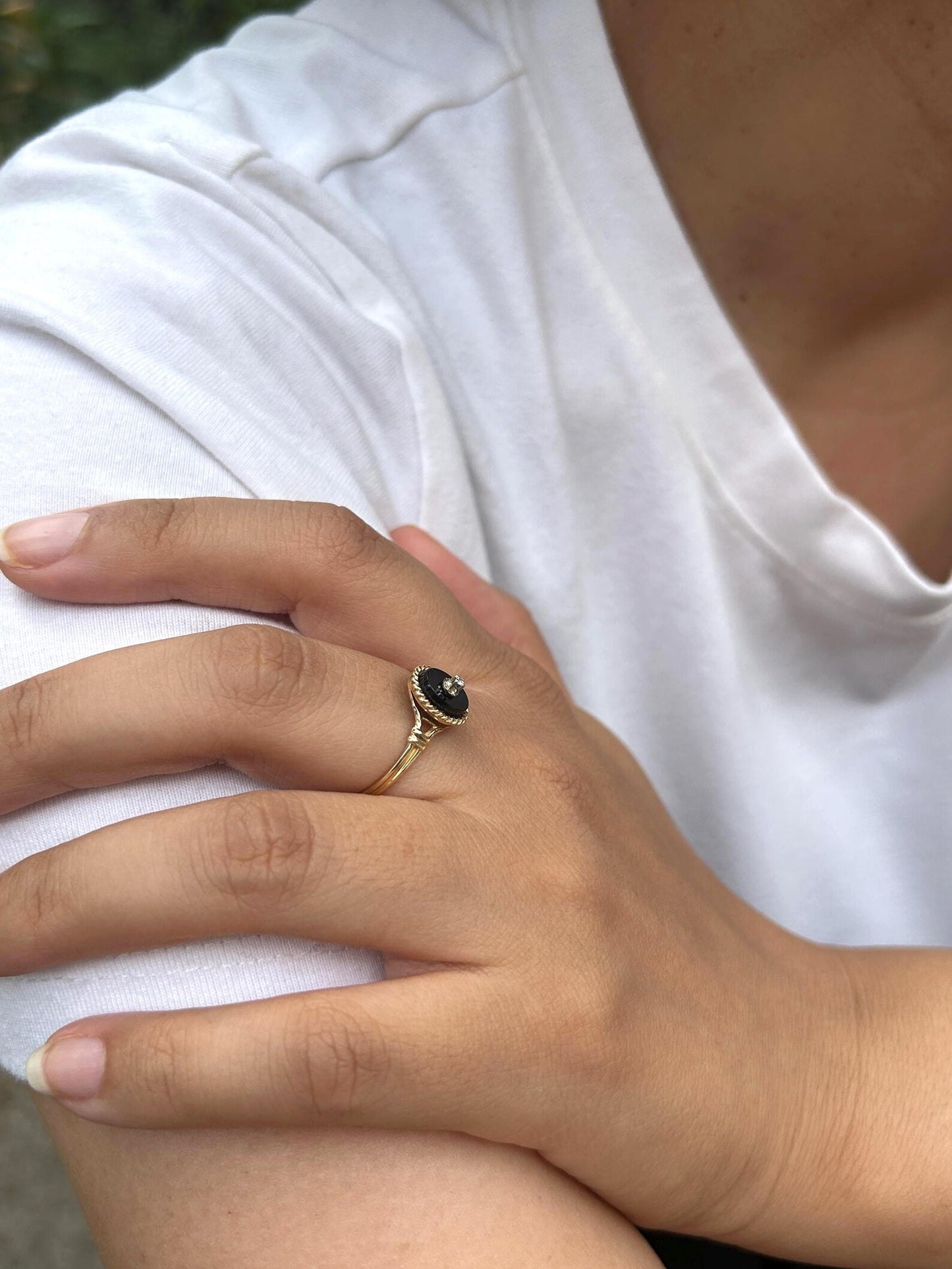 Bague ancienne en or jaune 18k, onyx et diamant - Art Déco
