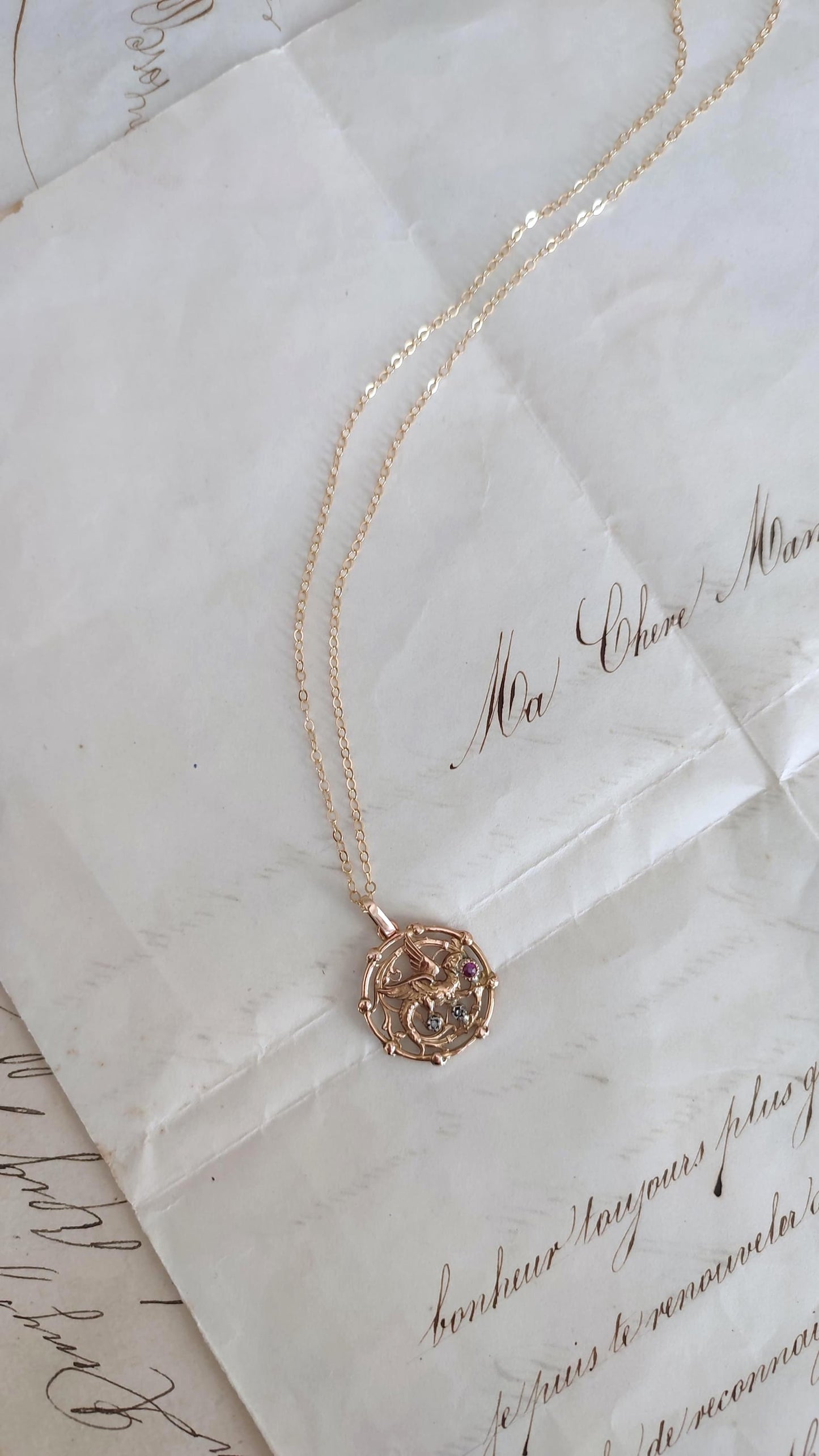 Pendentif ancien chimère en or rose 18K, rubis et éclats de diamants - Pendentif néogothique XIXe siècle