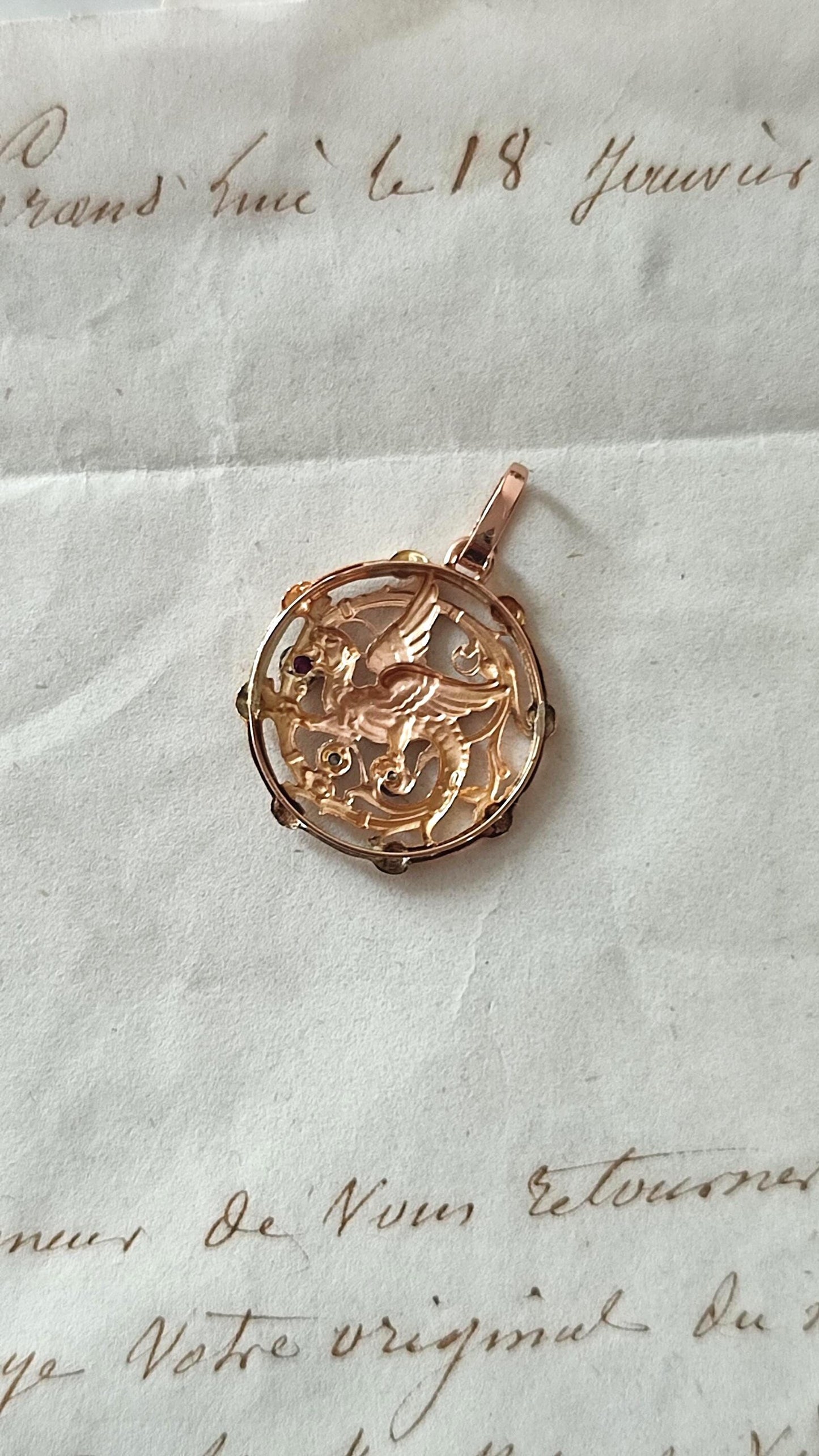 Pendentif ancien chimère en or rose 18K, rubis et éclats de diamants - Pendentif néogothique XIXe siècle