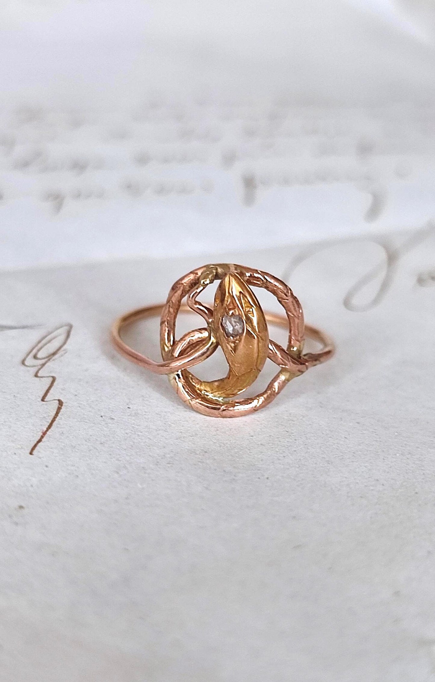 Bague serpent ancienne en or rose 18k (fin XIXe - début XXe siècle) et diamant - bague de fiançailles alternative