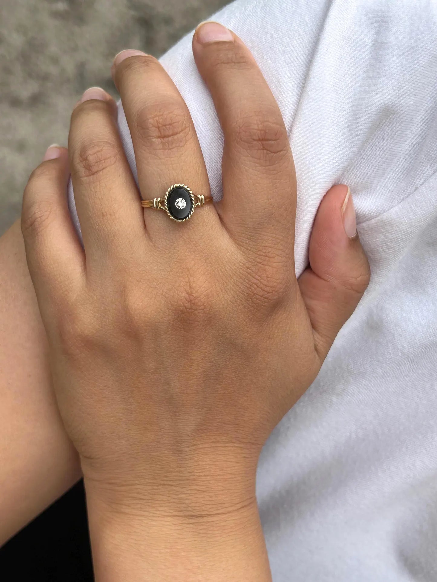 Bague ancienne en or jaune 18k, onyx et diamant - Art Déco