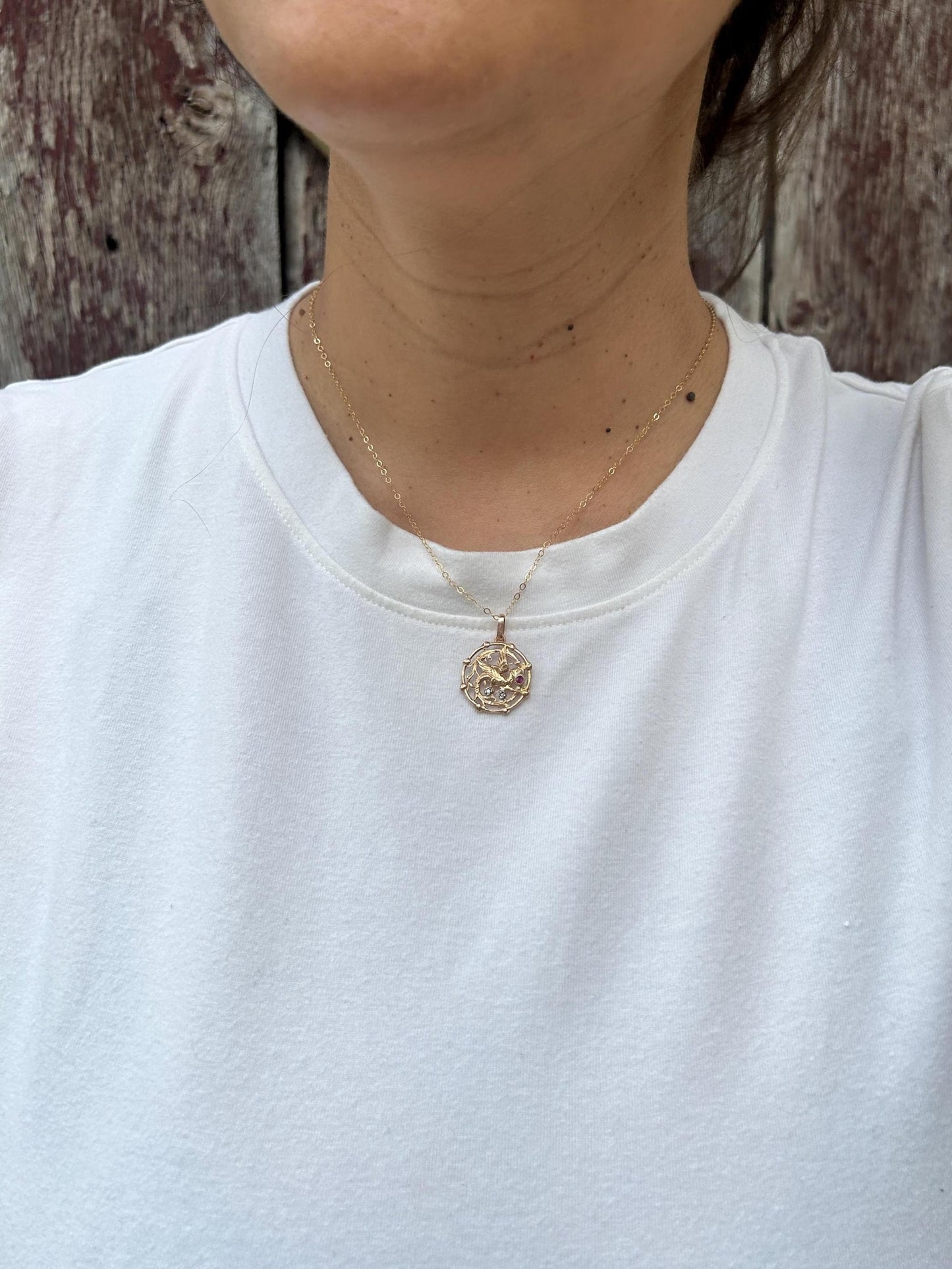 Pendentif ancien chimère en or rose 18K, rubis et éclats de diamants - Pendentif néogothique XIXe siècle