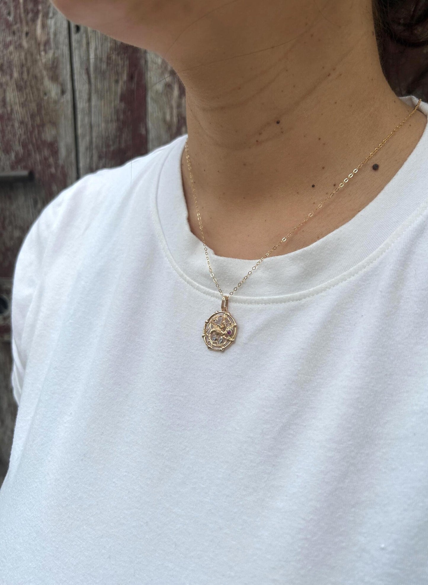 Pendentif ancien chimère en or rose 18K, rubis et éclats de diamants - Pendentif néogothique XIXe siècle