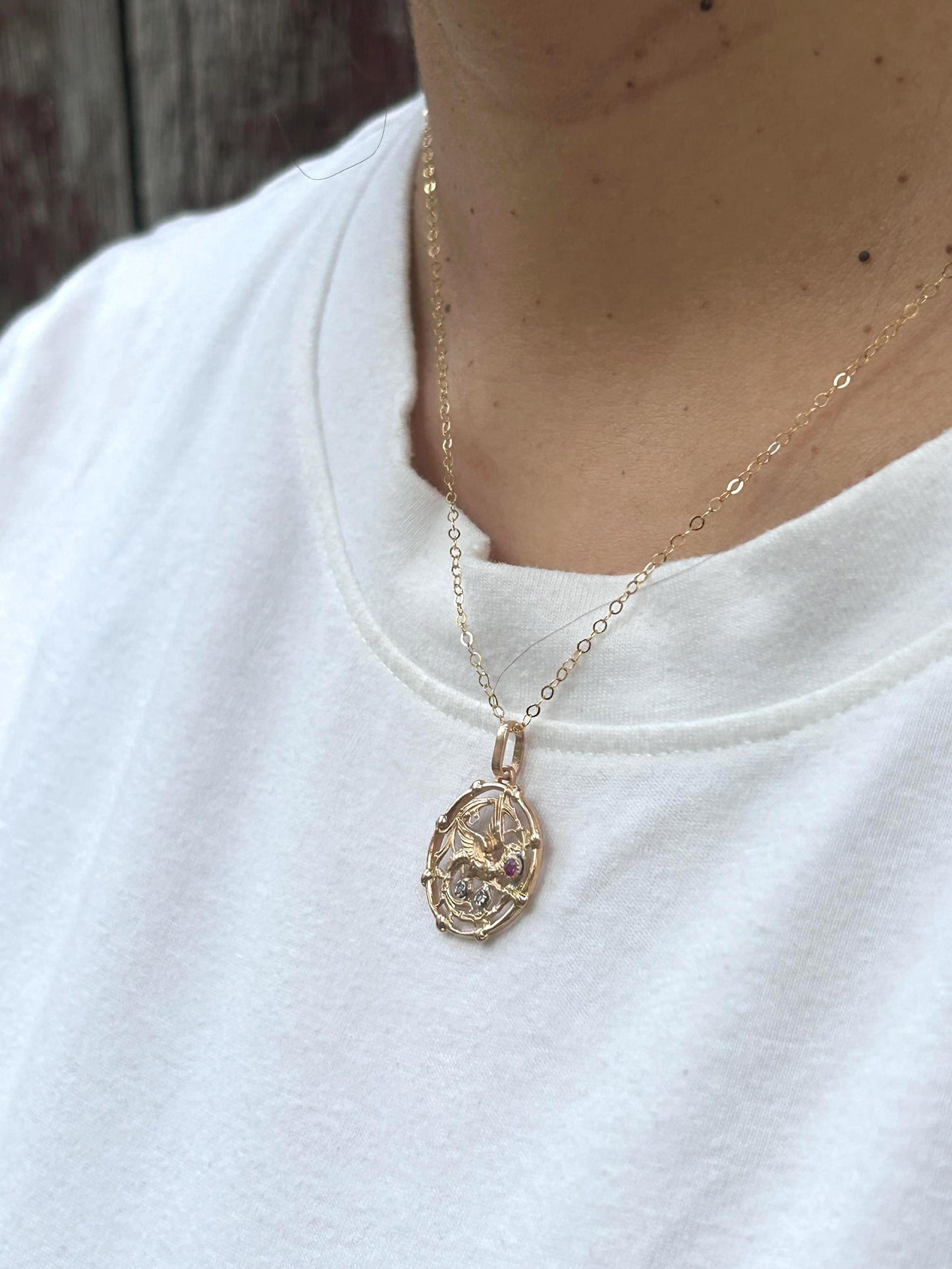 Pendentif ancien chimère en or rose 18K, rubis et éclats de diamants - Pendentif néogothique XIXe siècle