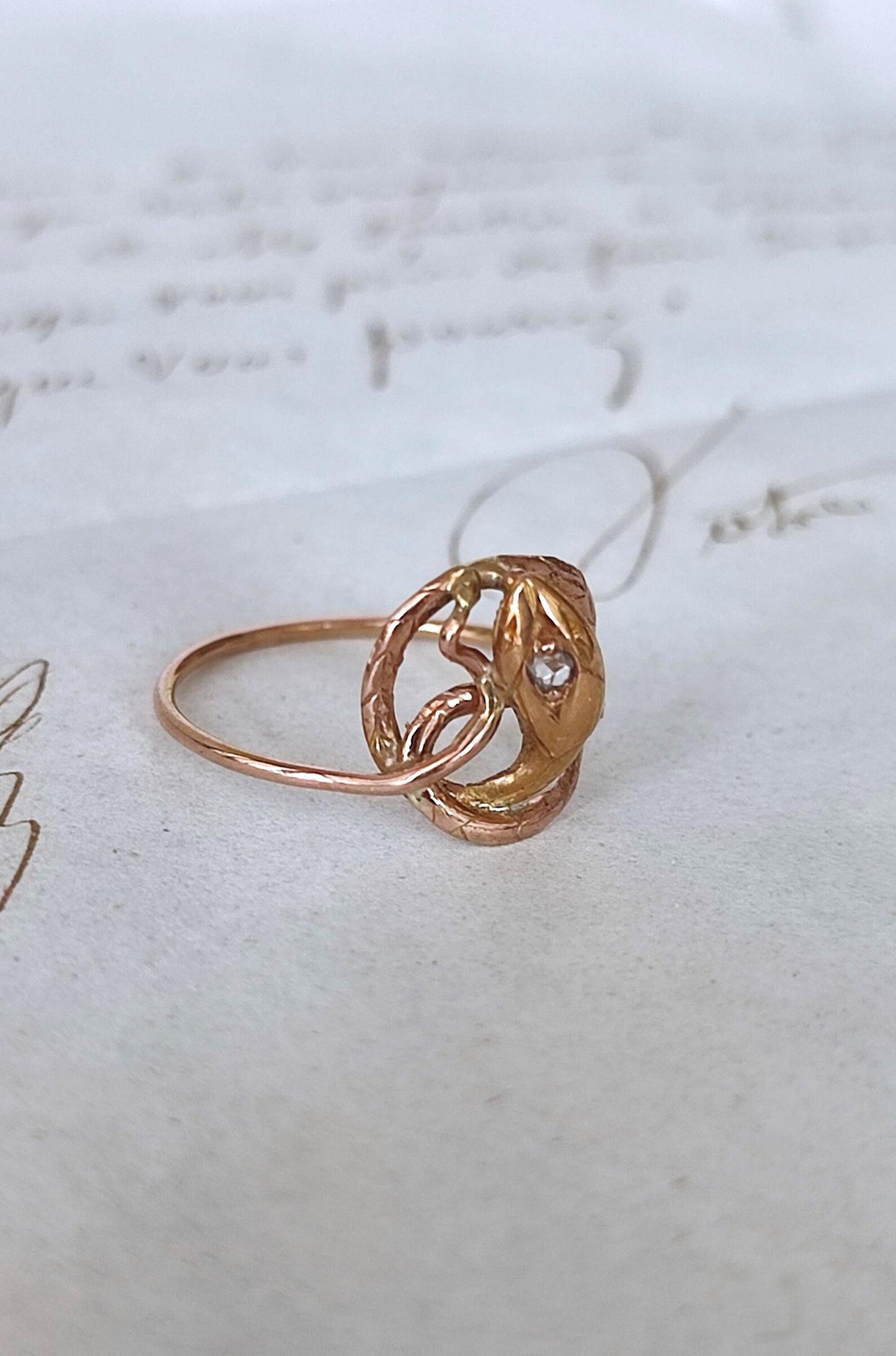 Bague serpent ancienne en or rose 18k (fin XIXe - début XXe siècle) et diamant - bague de fiançailles alternative
