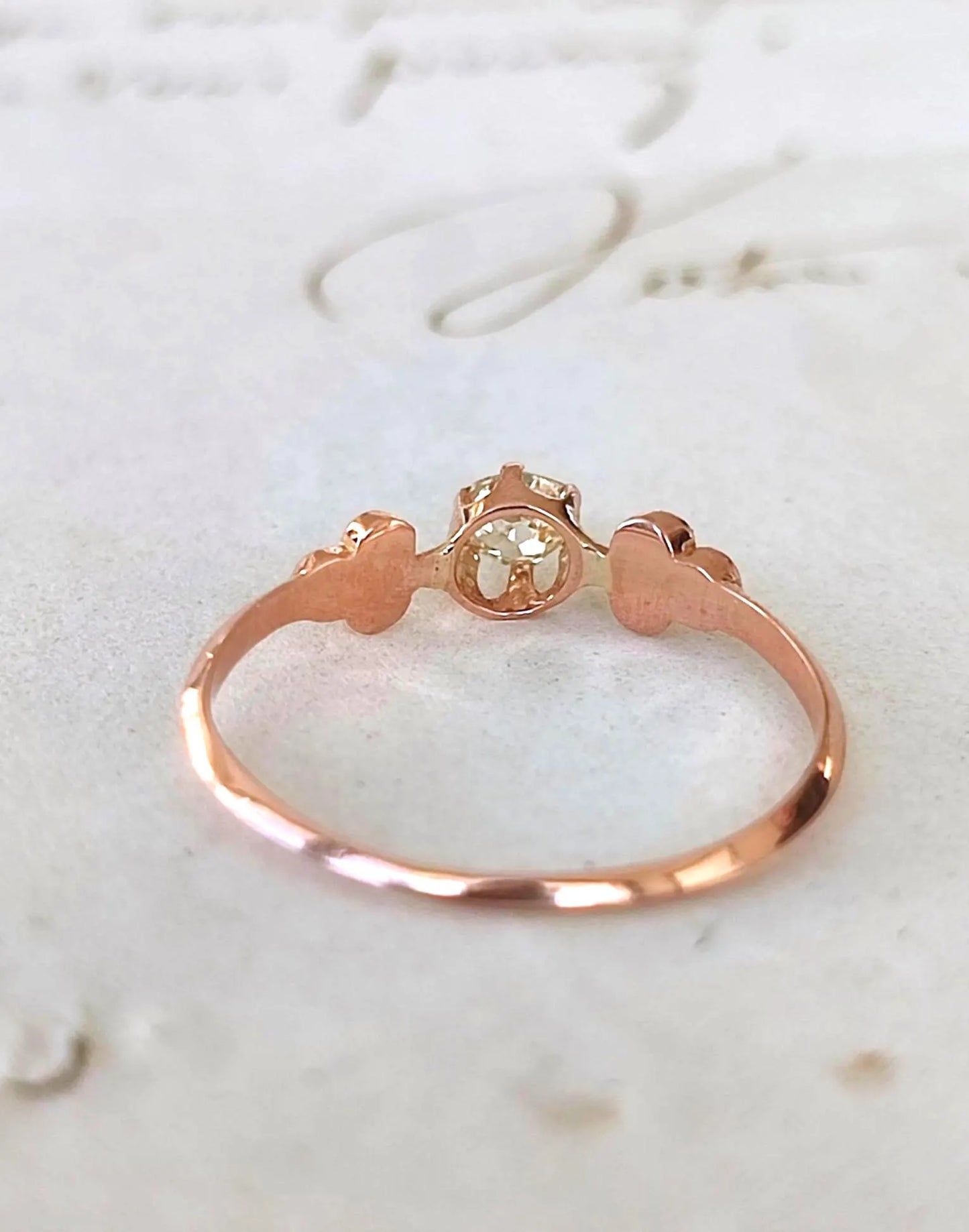 Bague solitaire diamant en or rose 18k motif trèfle - 19e siècle - bague de fiançailles ancienne